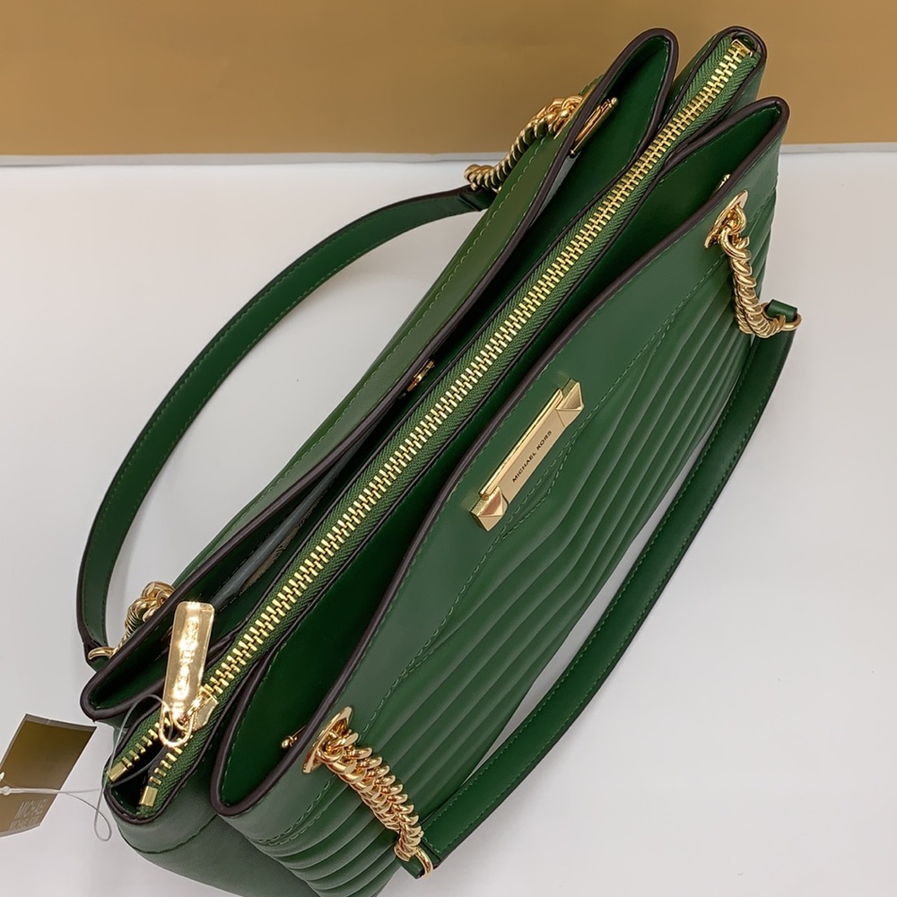 MICHAEL KORS
Whitney Medium Chain Shoulder Quilted Tote Bag Fern Green color - Picture 7 of 16